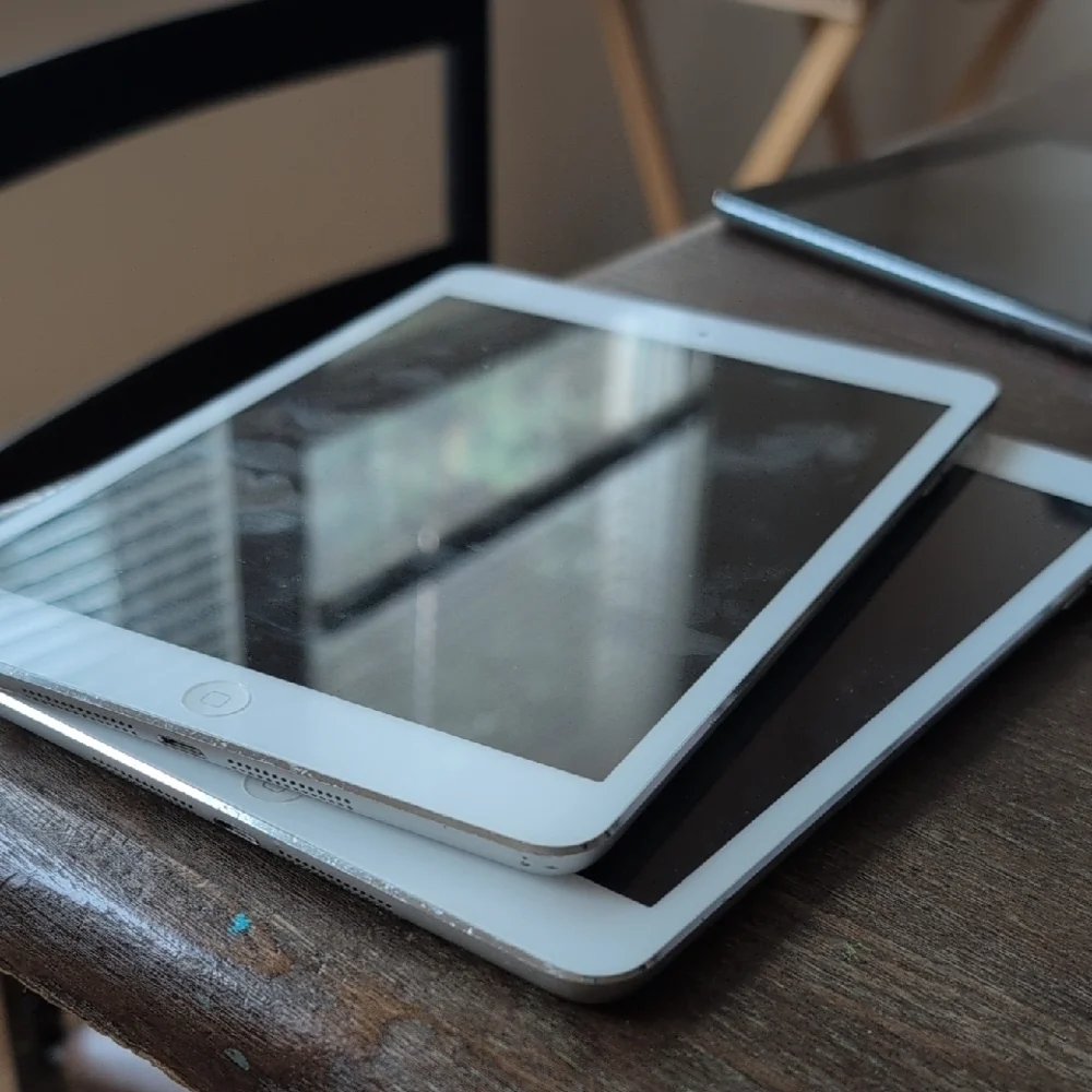 Apple White Tablet Sleek Design